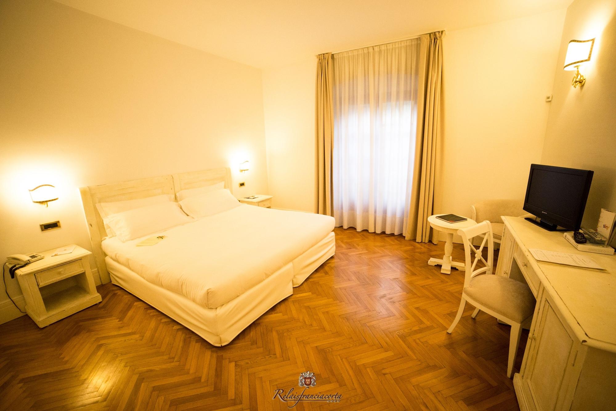 Готель Relaisfranciacorta Корте-Франка Екстер'єр фото