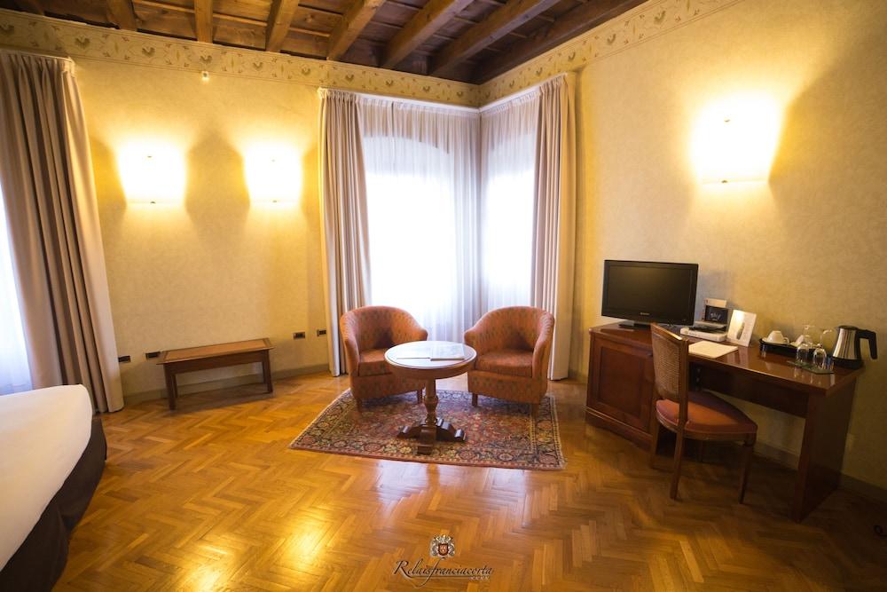 Готель Relaisfranciacorta Корте-Франка Екстер'єр фото
