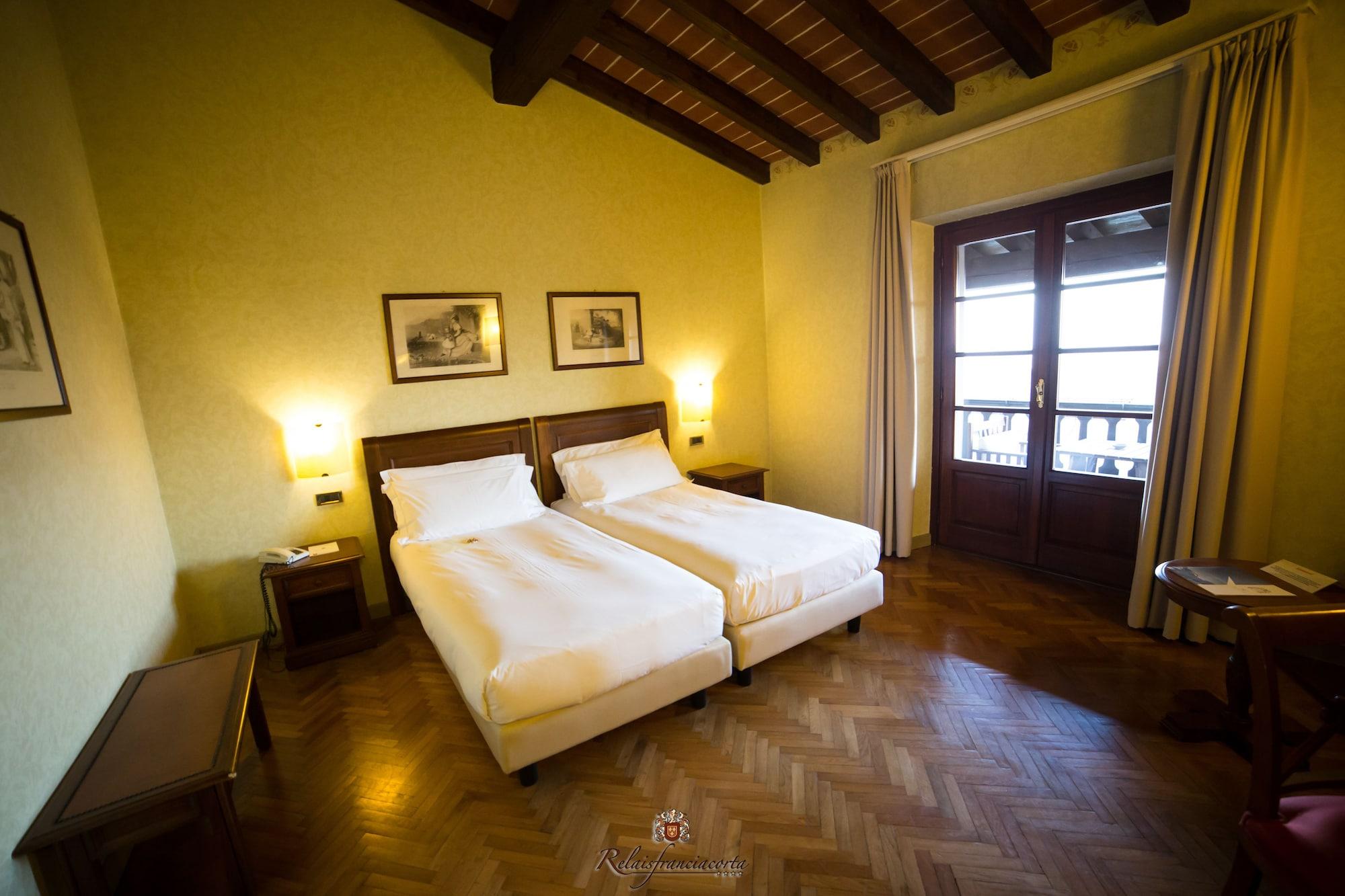 Готель Relaisfranciacorta Корте-Франка Екстер'єр фото